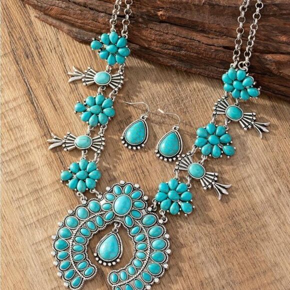 Fake Turquoise Pendant Necklace & Drop Earrings set - Picture 3 of 13